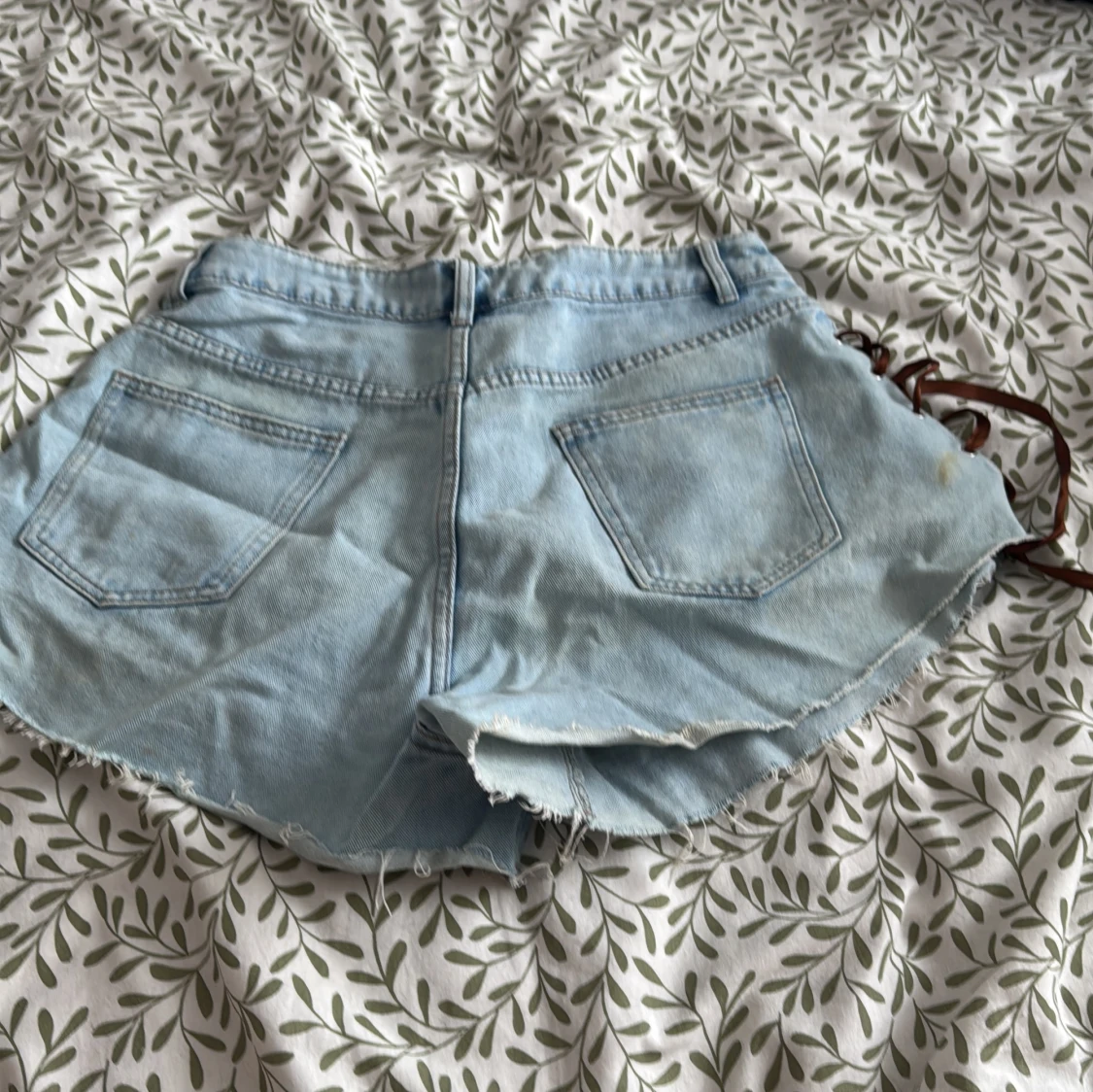 Ljusblå jeansshorts med snörning - 1