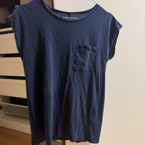 Mörkblå t-shirt från intimissimi - Intimissimi t-shirt storlek S 💕