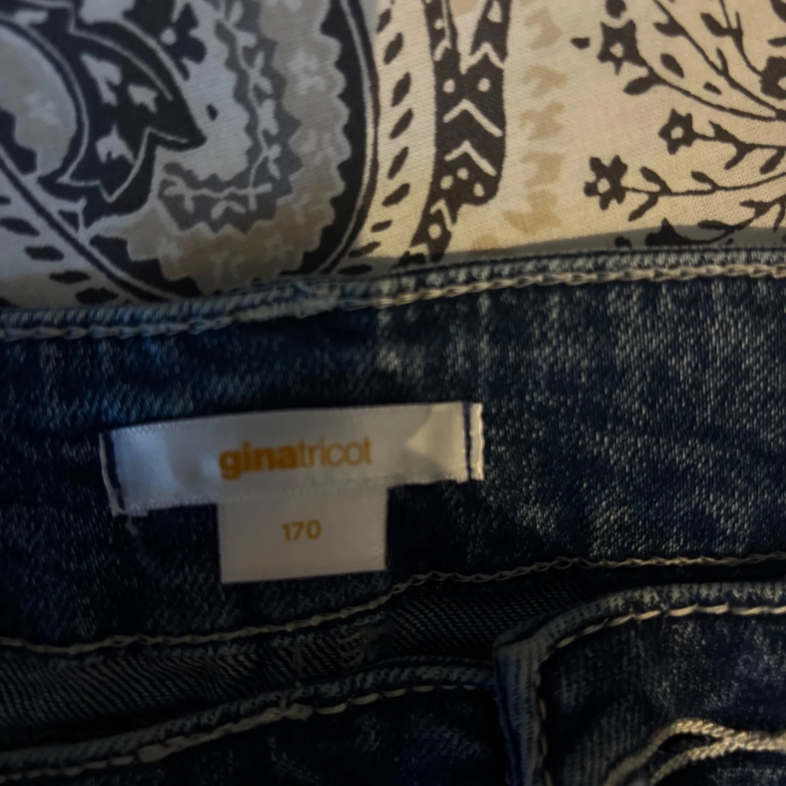 Blå jeans från Gina Tricot - 3