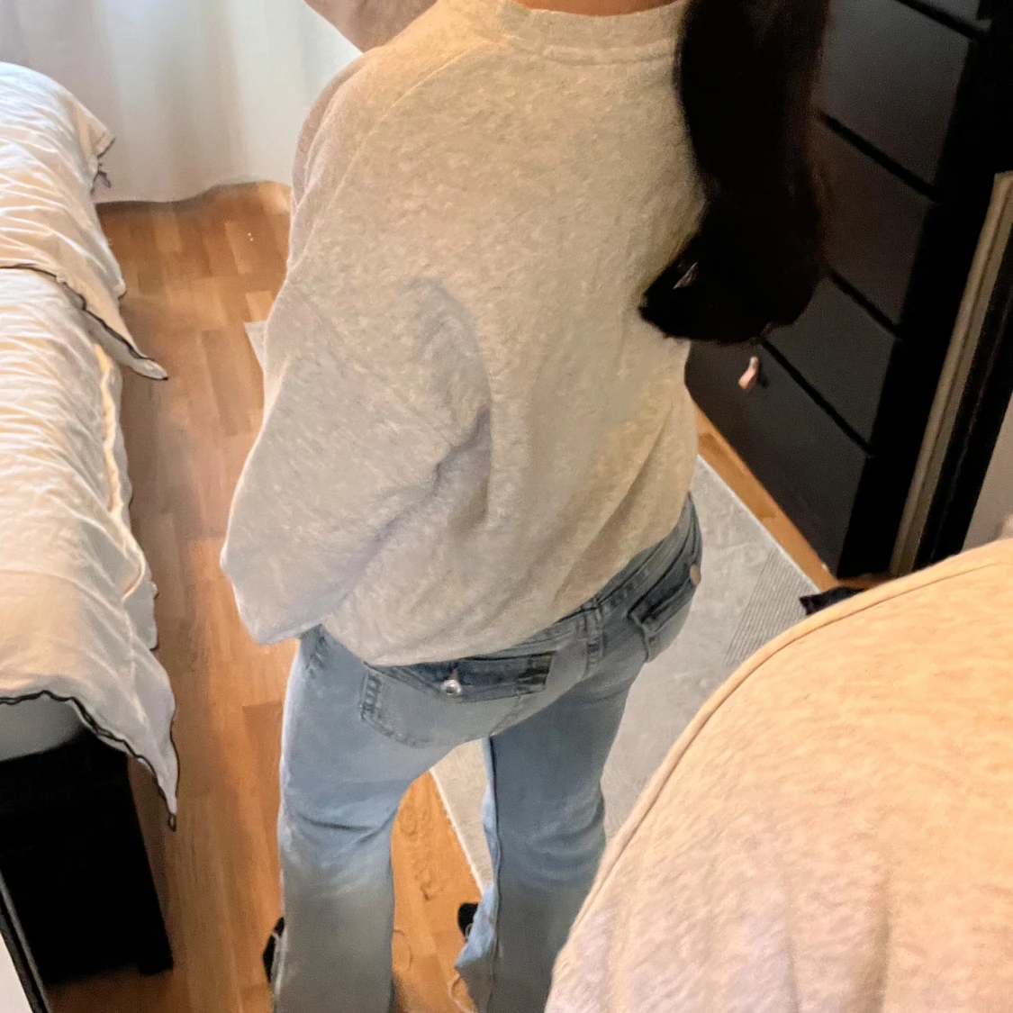 Grå sweatshirt från H&M med tryck - 1