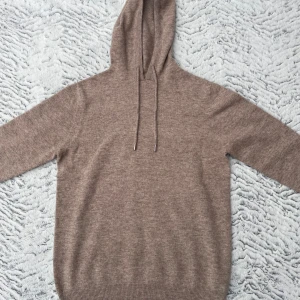 Beige Merinoull hoodie - Beige hoodie i 100% merinoull! Storlek S! Helt ny! Skriv vid frågor!