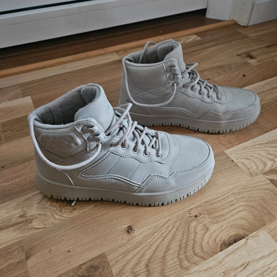 Grå/beige boots från SOC