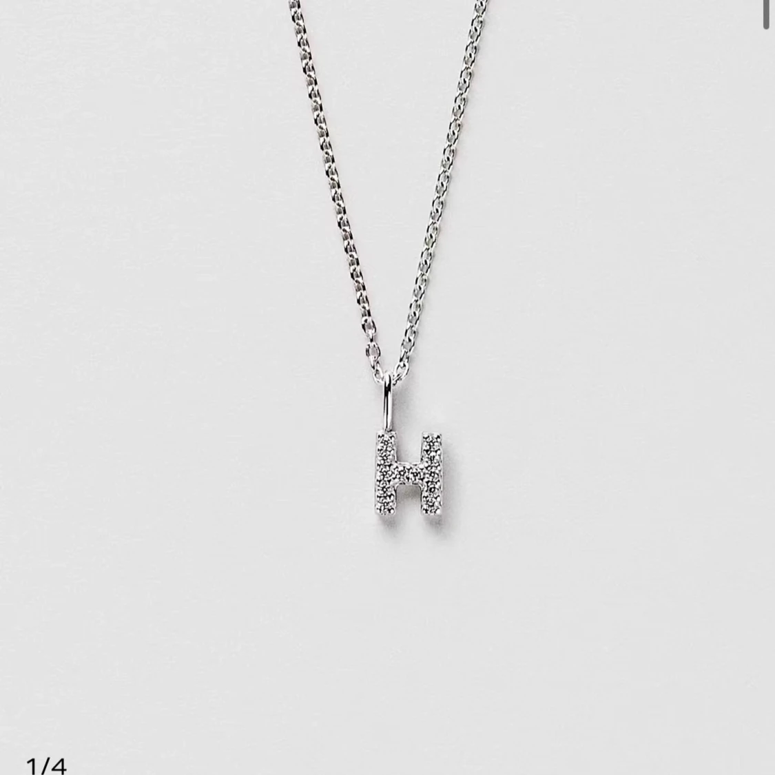 Hängsmycke , bokstav H - 1