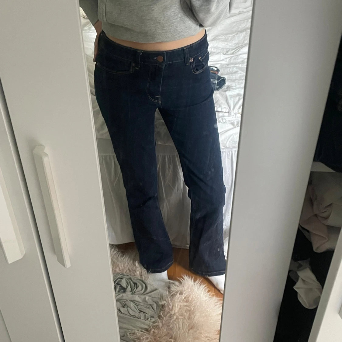 Mörkblå jeans med bootcut - 1