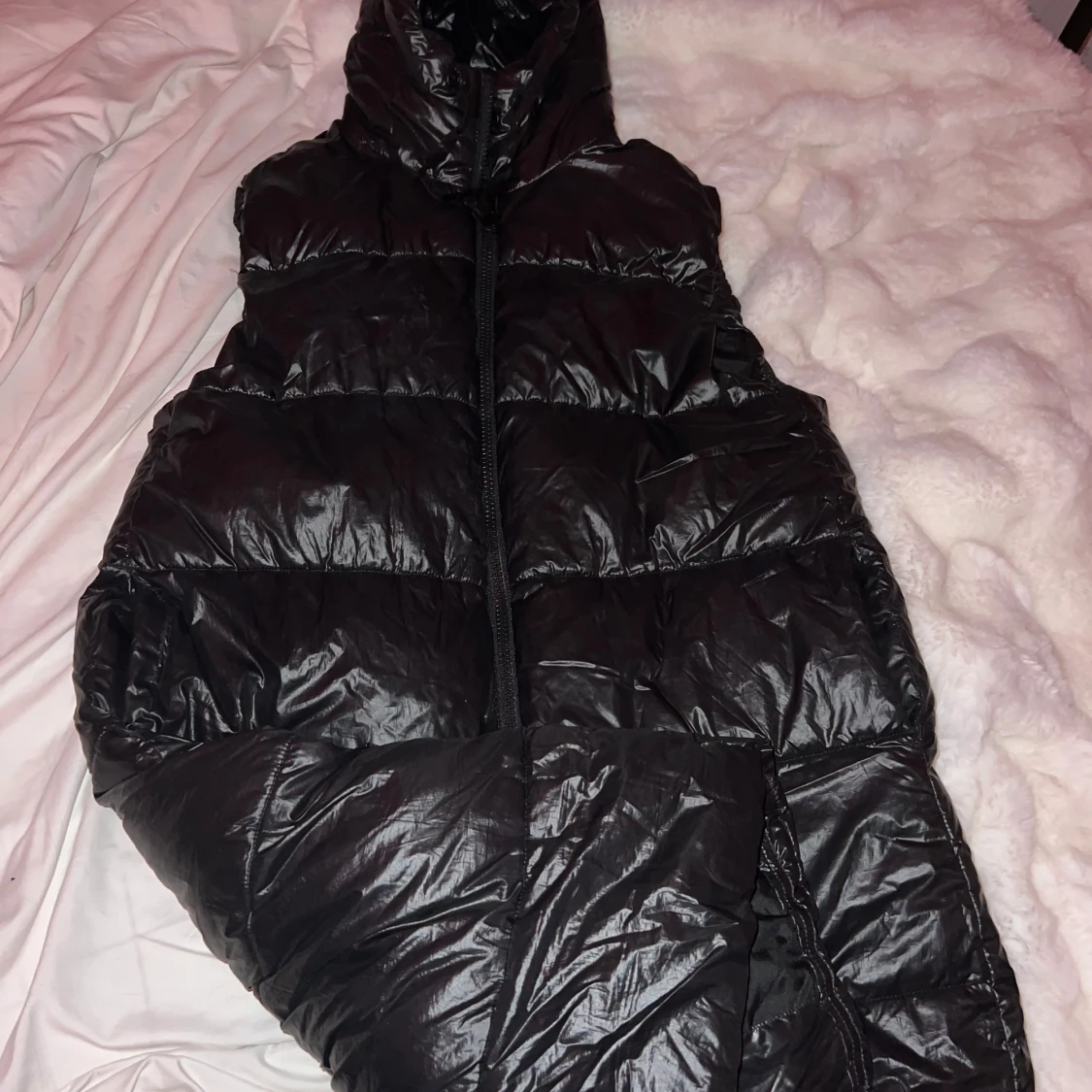 Svart dunväst från H&M - 1