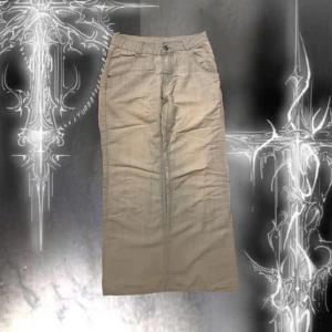 Baggy jeans - Coola baggy jeans, lite slitna längst ner, materialet är ganska tunnt