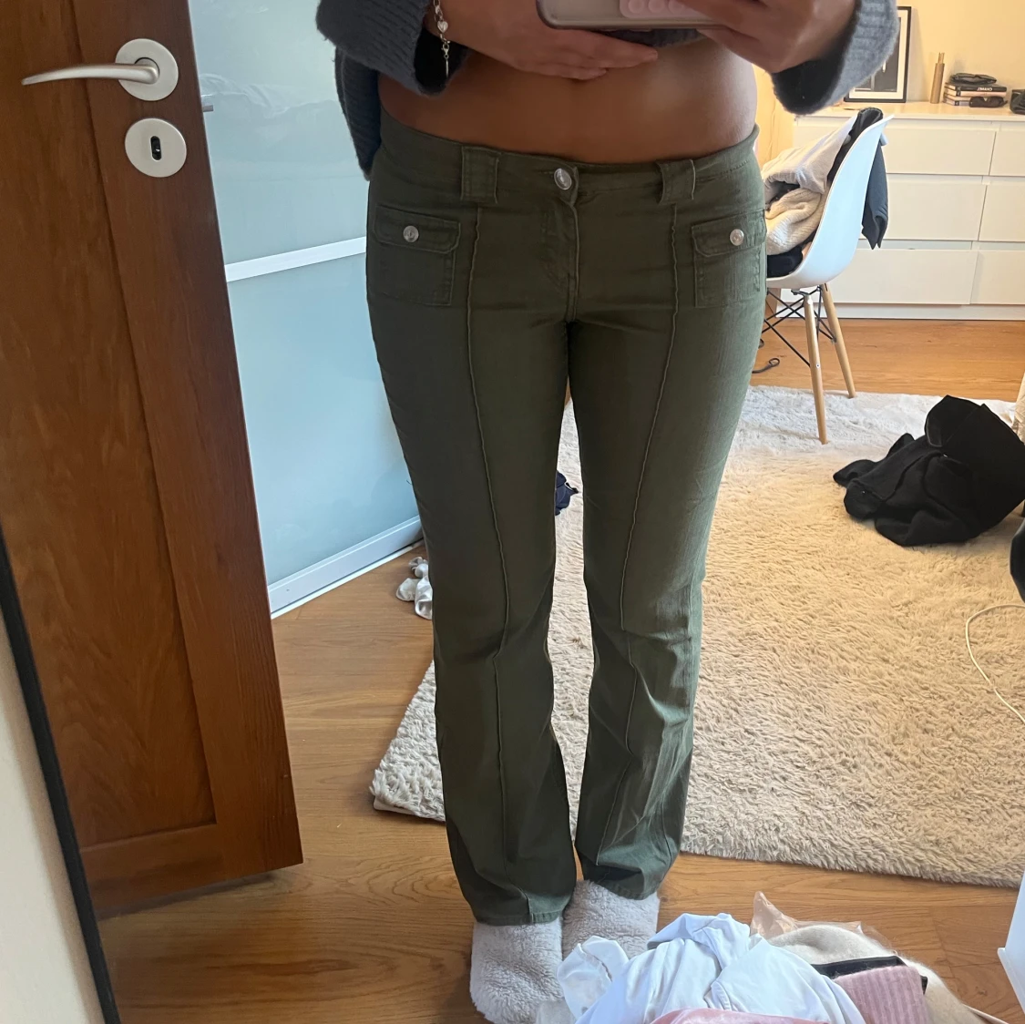 Gröna byxor med knappar