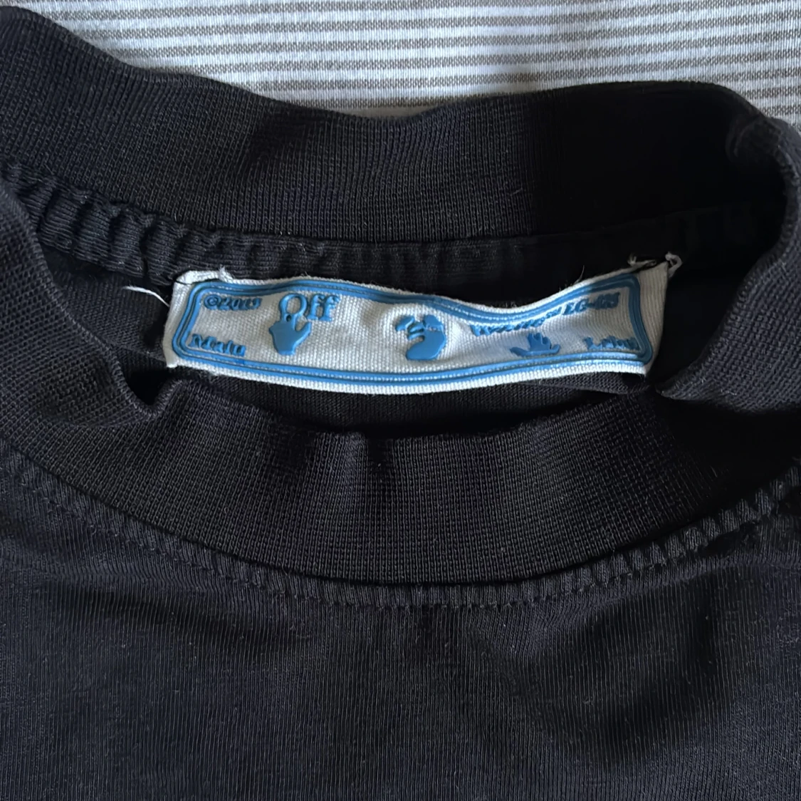 Svart t-shirt från Off-White - 3