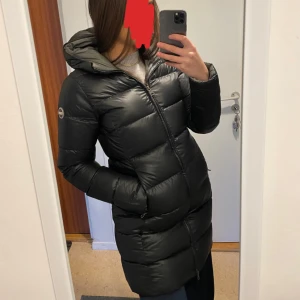Colmar Jacka/vinterjacka - Colmar jacka/vinterkappa svart i storlek XS,   jackan är köpt för 4999kr och skicket på jackan är som ny.  Kvittot finns kvar