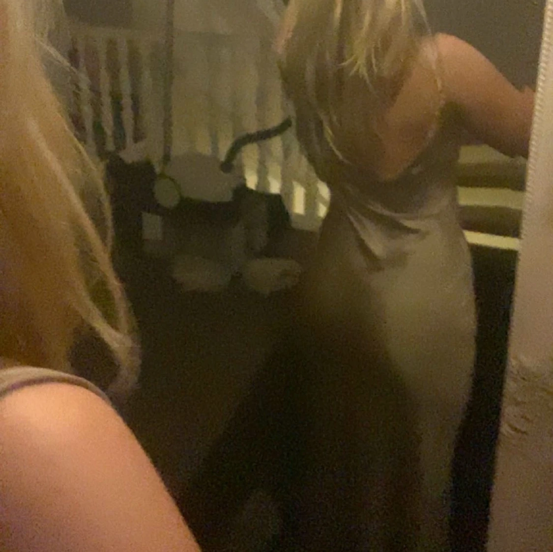 Champagnefärgad balklänning - 3