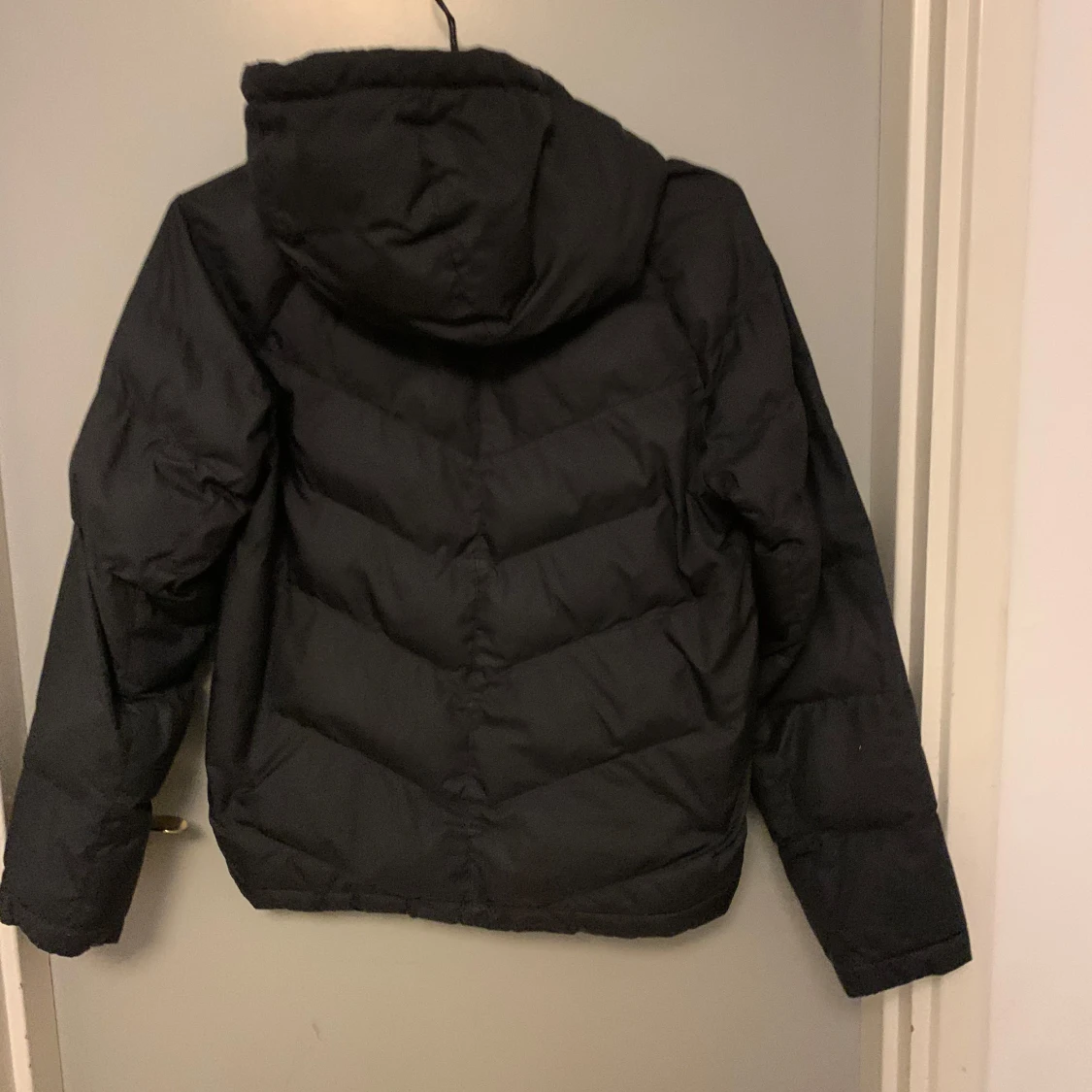 Svart dunjacka från Nike - 1