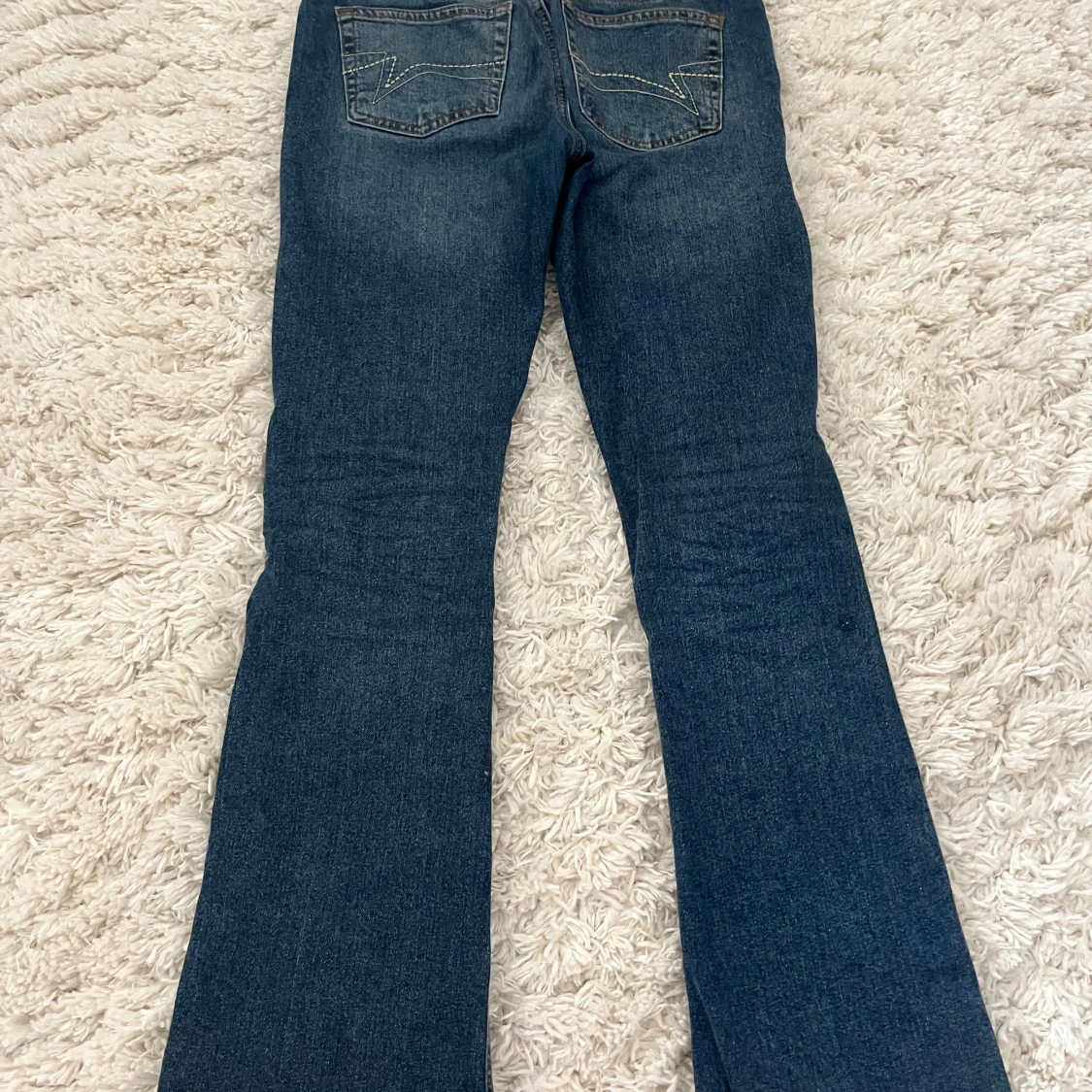 Blå bootcut jeans från Junkyard - 1