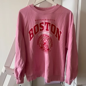 Rosa sweatshirt från H&M Divided - Säljer en rosa sweatshirt från H&M Divided 🩷