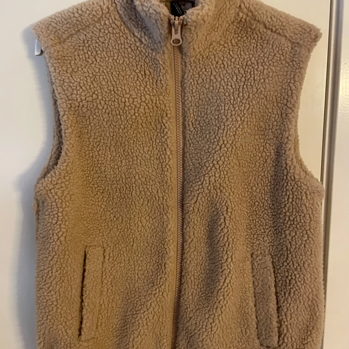 Beige teddyvest från H&M  - 1