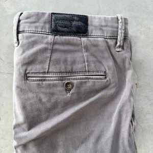 Jacob Cohen jeans - Ett par feta Jacob Cohen jeans i storlek 29/32🤩🎉 Jeansen är i mycket bra skick! Inga defekter förekommer!!🔥 Vid minsta fundering kontakta mig🤩🤩