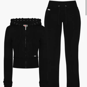SÖKER ❗️ - Söker detta set från hidden cult. Tröja i storlek S/XS & byxor i XS. Maxpris 500kr, skriv t mig🖤
