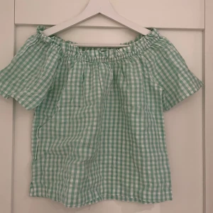 Grön- och vitrutiga blus - Säljer min rutiga sommar topp.