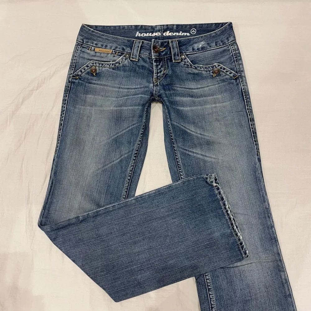 Midja 41x2 cm, gren 18 cm o innerben 80 cmđJae 169 o xs-s o hĂ„ller in lite i midjan. MĂ€rkta W29/L32 vilket motsvarar storlek S-liten M. Farkut & Housut.