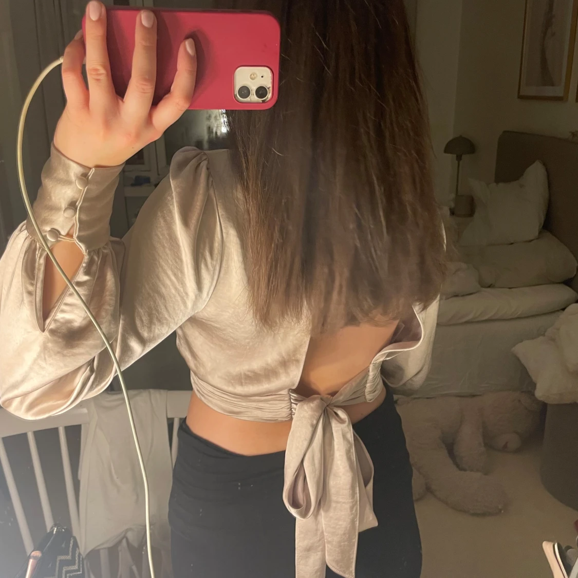 Beige satinblus med knytband - 1