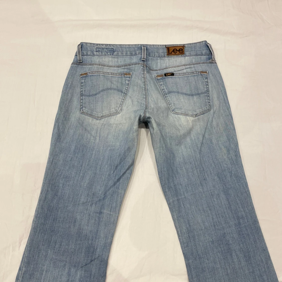 Lågmidjade bootcut jeans från Lee i ljus wash💕 - 92