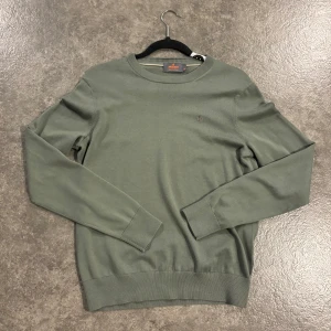 Morris tröja - Grön Morris tröja i nyskick, aldrig använts. Storlek xs. Nypris ca 1500kr