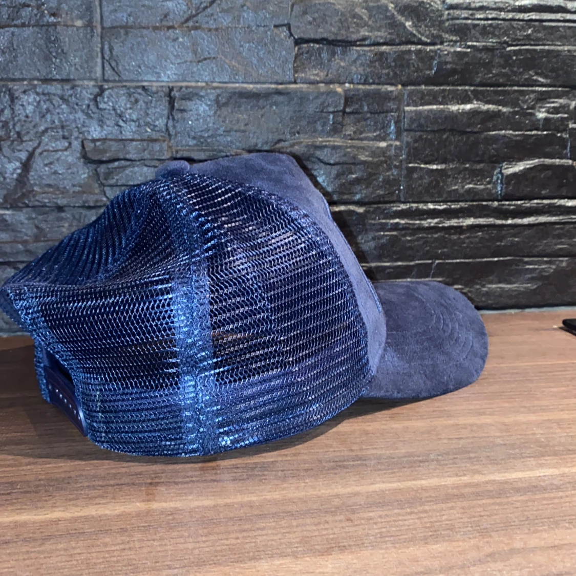 Blå keps med nät och tryck - 91