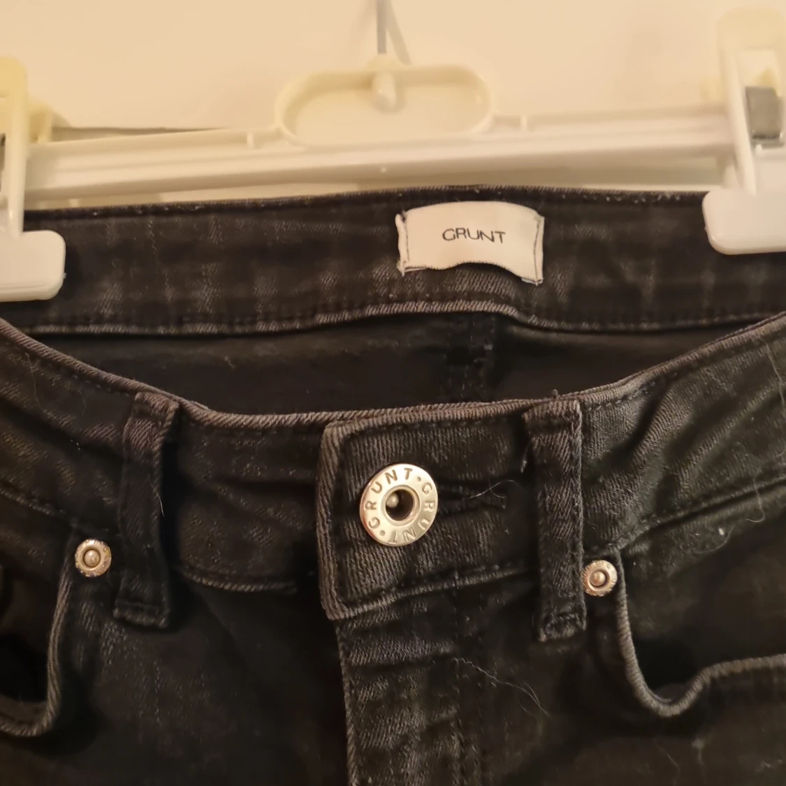 Svarta bootcut jeans från Grunt - 90