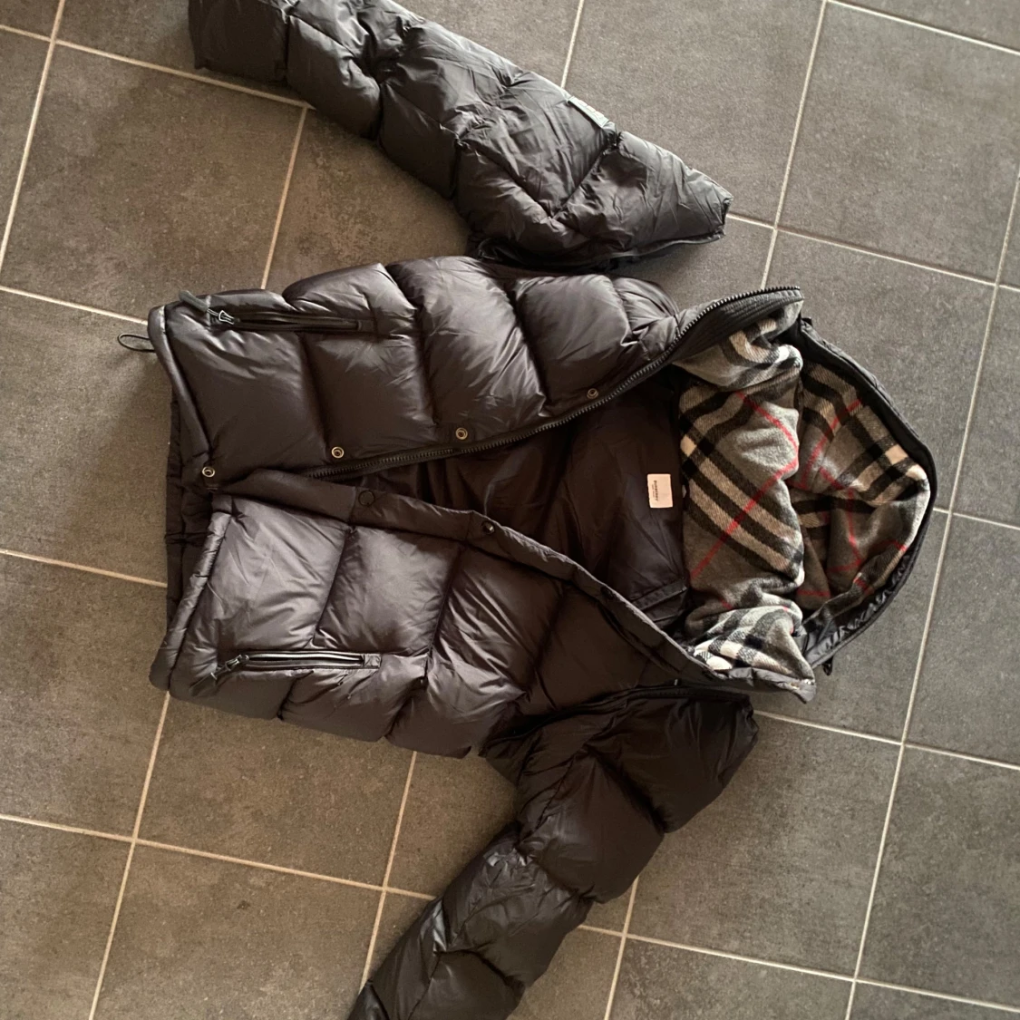 Svart dunjacka från Burberry