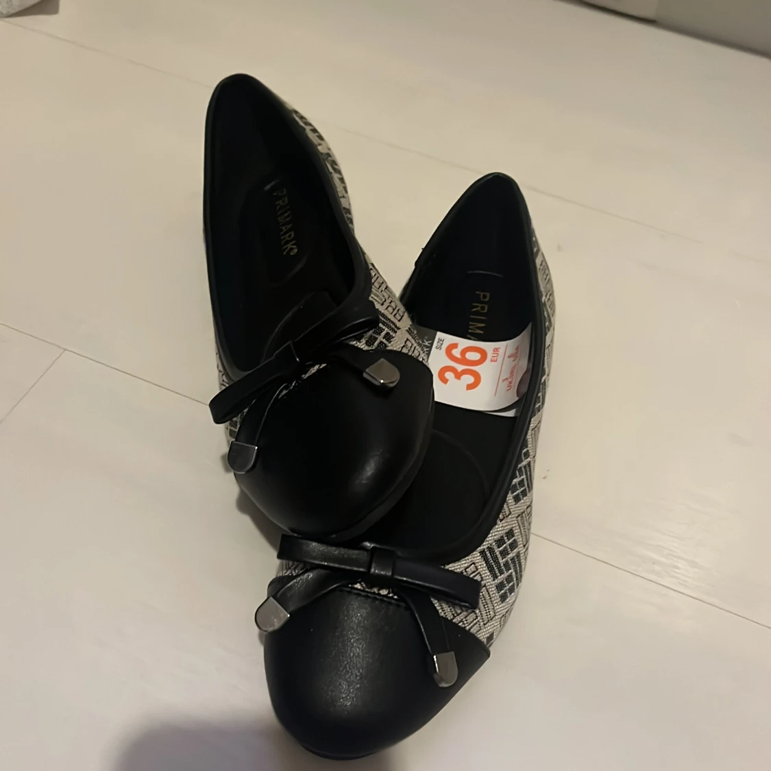 Svart och vit ballerinasko från Primark