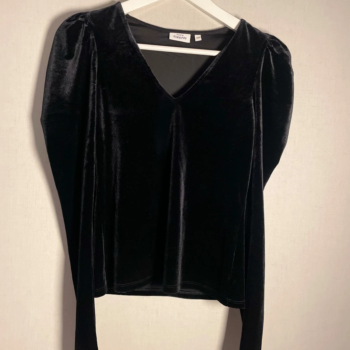 Svart sammetstopp från Kappahl  - 91