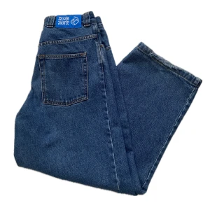 Polar Skate Co Big Boy jeans - Polar Skate Co Big Boy jeans i bra skick. Lite slitna längst ner. Nypris 1500kr.