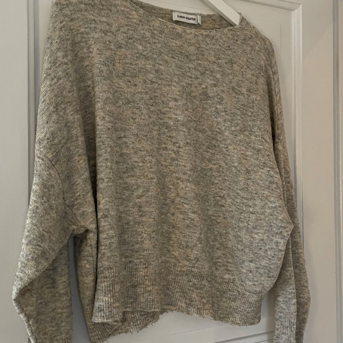 Grå stickad tröja från Carin Wester - 91