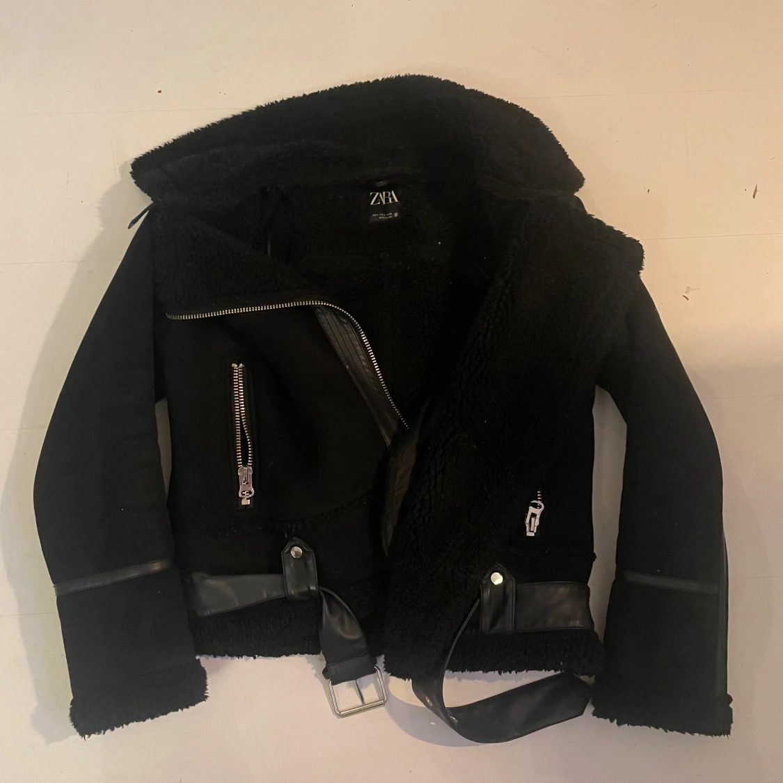 Svart jacka från Zara - 90