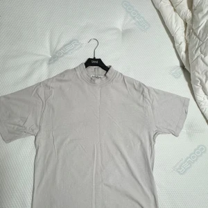 Acne Studios T-shirt - Oversized T-Shirt från Acne Studios. Använd fåtal gånger, bra Skick, Storlek S som passar även M        Köparen står för frakt 📦 