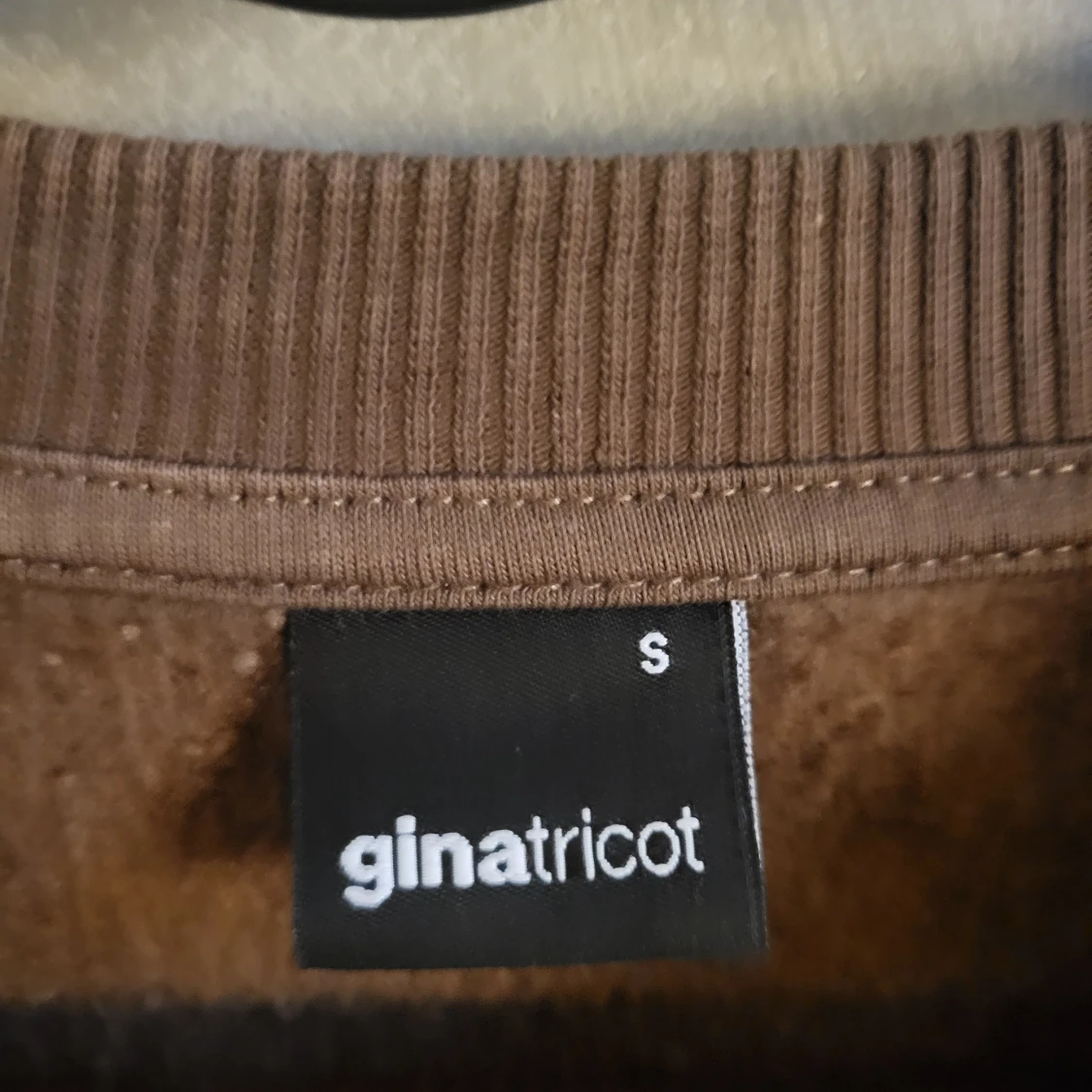 Brun sweatshirt från Gina Tricot - 91
