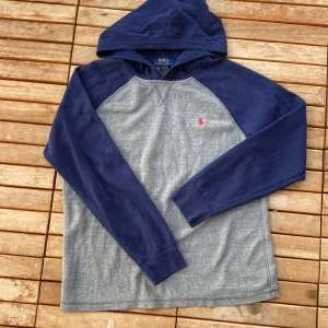 Polo Ralph Lauren Hoddie - Stl: L (barnstorlek) Skick: 9/10 