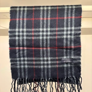 Burberry Halsduk  - Skick 9/10 | bäst i pris i Sverige! 