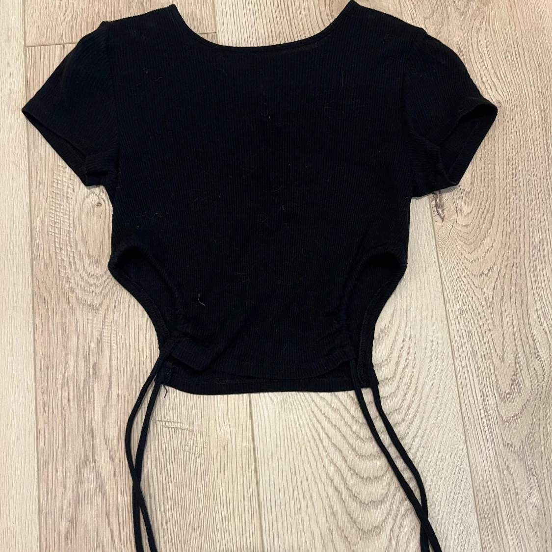 Croppad t-shirt med snören