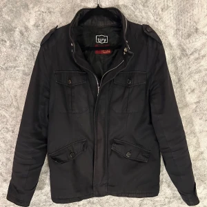 Field jacket - Snygg svart jacka. Strl M