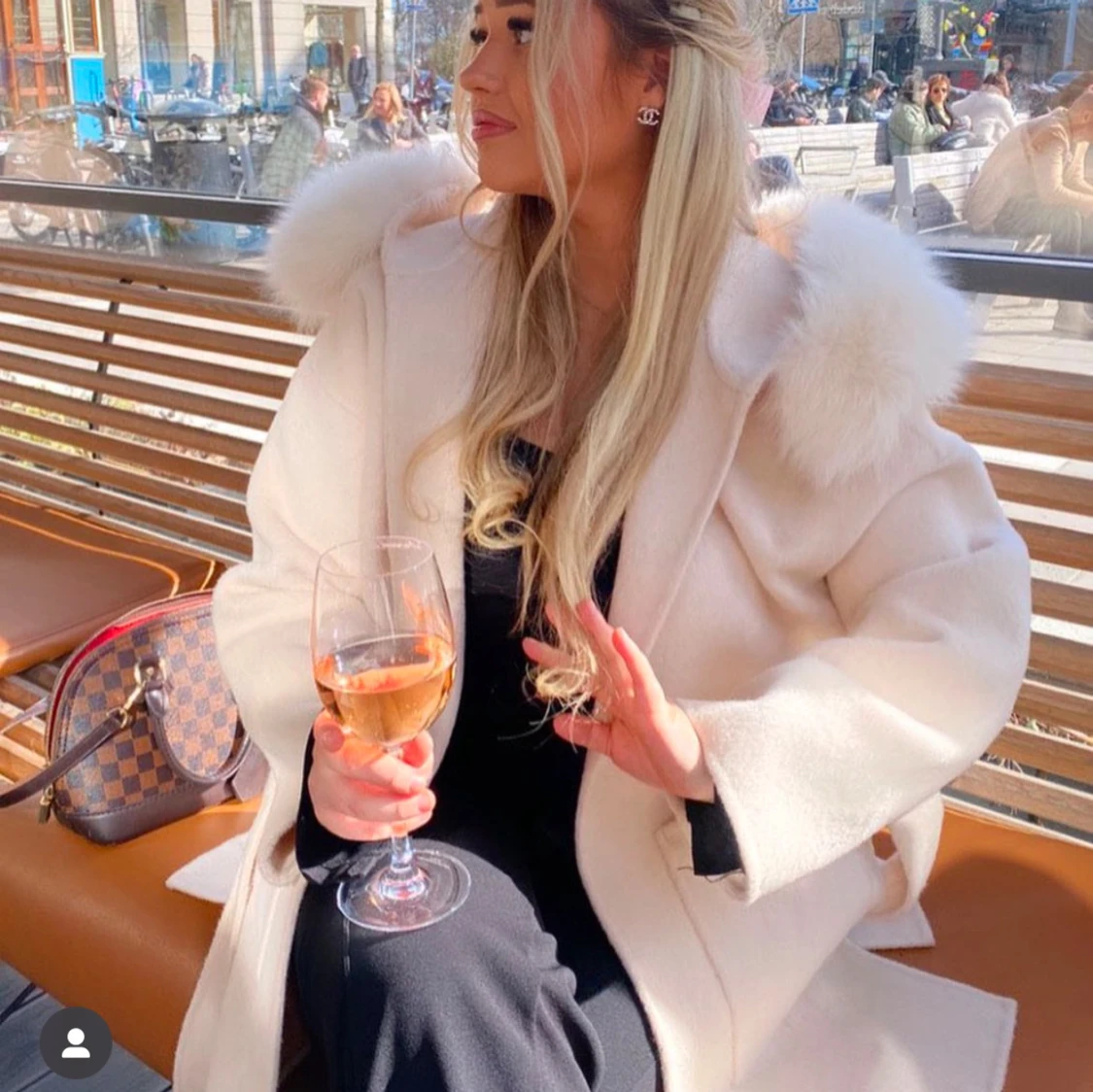 Vanilj vit/beige kappa med pälskrage