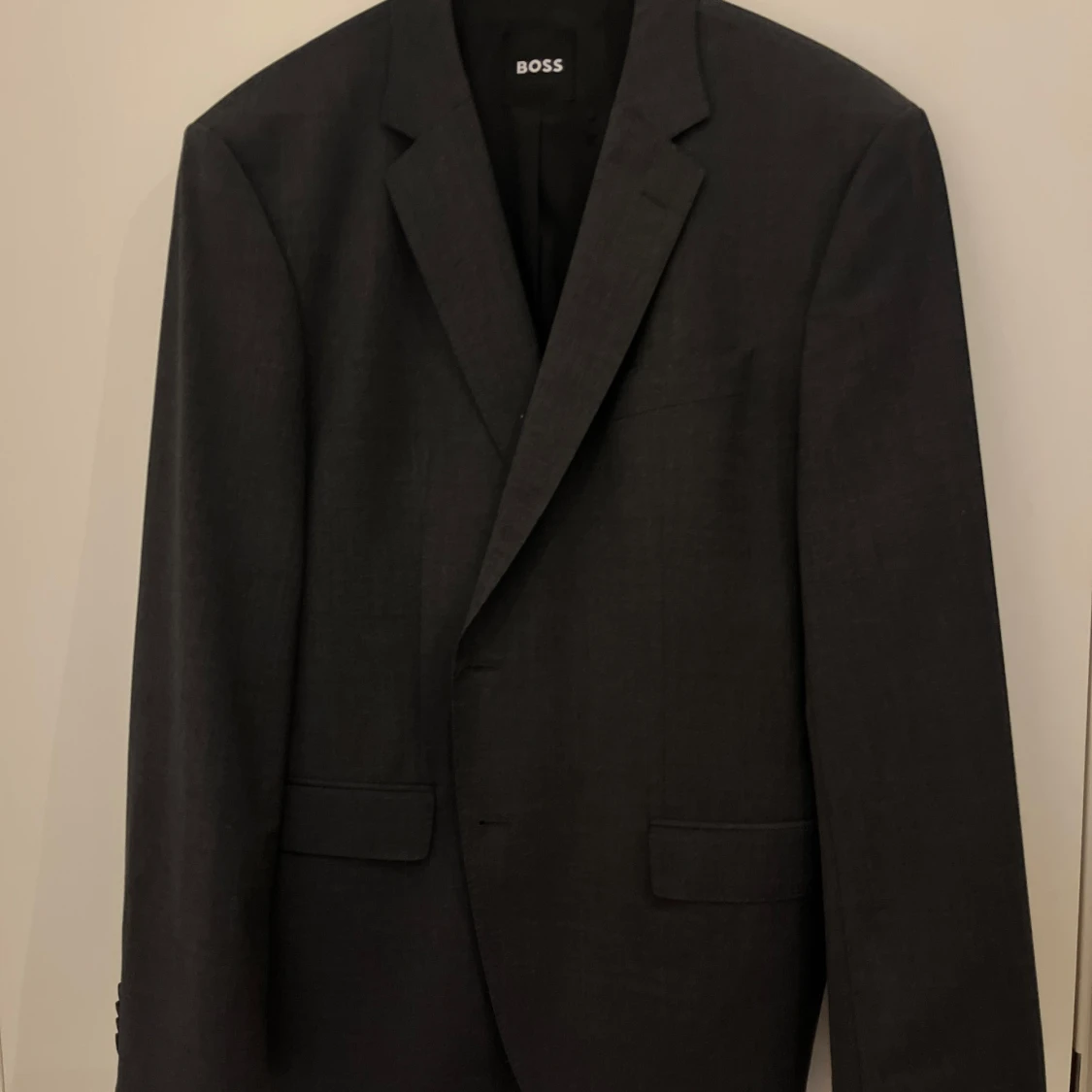 Grå kavaj från Hugo boss  - 1