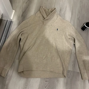 Ralph lauten vintage - Selling my polo hoodie only used a few times fits s/m very good quality 9/10