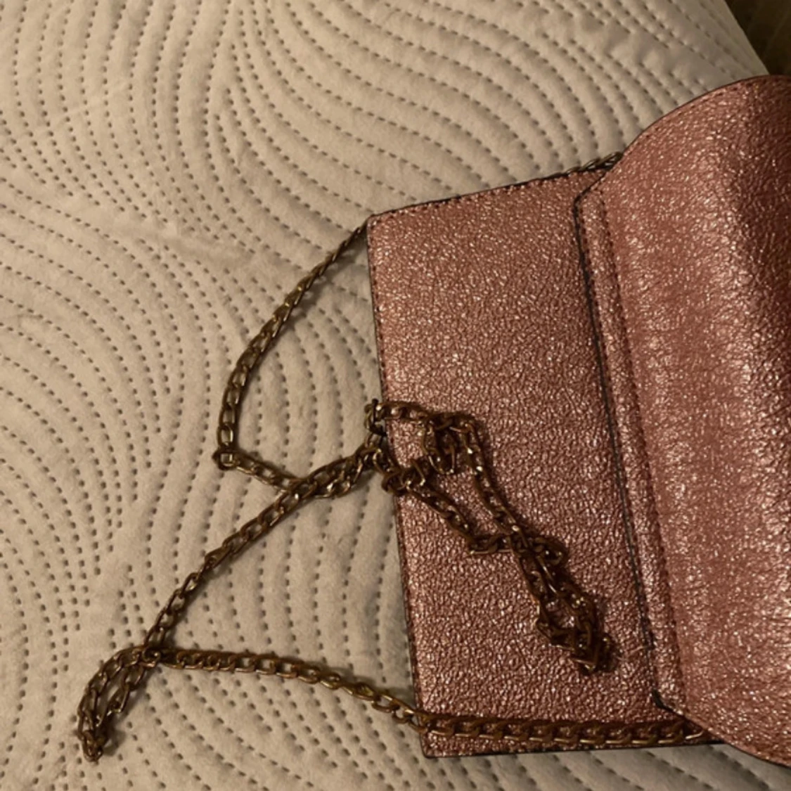 Rosa axelväska med kattdetalj - 3