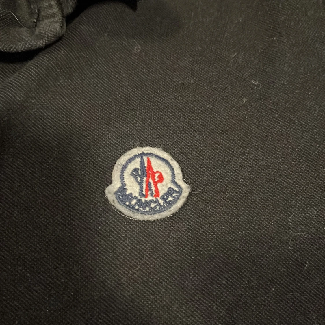 Svart pikétröja från Moncler - 2