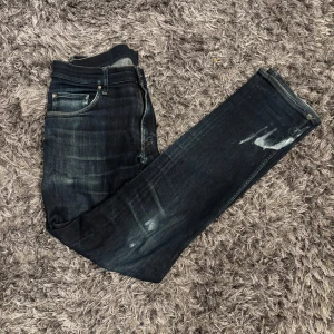 Tiger of Sweden jeans - Tiger of Sweden jeans | modell IGGY | storlek 33/32 | (väldigt billiga eftersom defekten på ena benet) hör av er vid frågor!