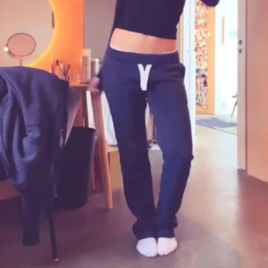 Mjukis russe merch TALL - Säljer mina russe merch mjukisbyxor i M TALL dam modellen💗de är köpta för 3 månader sen och har inga defekter. Skriv privat för fler bilder☺️