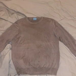 Beige tröja från La Chemise - Säljer en beige tröja från La Chemise i storlek S. Använd fåtal gånger