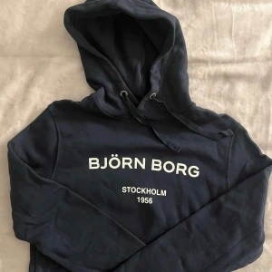 Björn Borg Hoodie  - Säljer denna Björneborg Hoodie som aldrig använts och då i nyskick