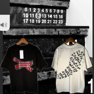 Maison Margiela Paket!!!  - Maison Maegiala t shirts| Båda är storlek M(helt nya med tagg) | båda för 2000  eller 1100 st | 