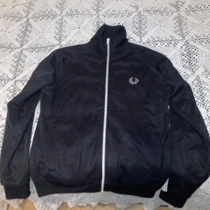 Fred Perry tröja - Storlek M Fred Perry tröja bra skick Pris kan diskuteras 
